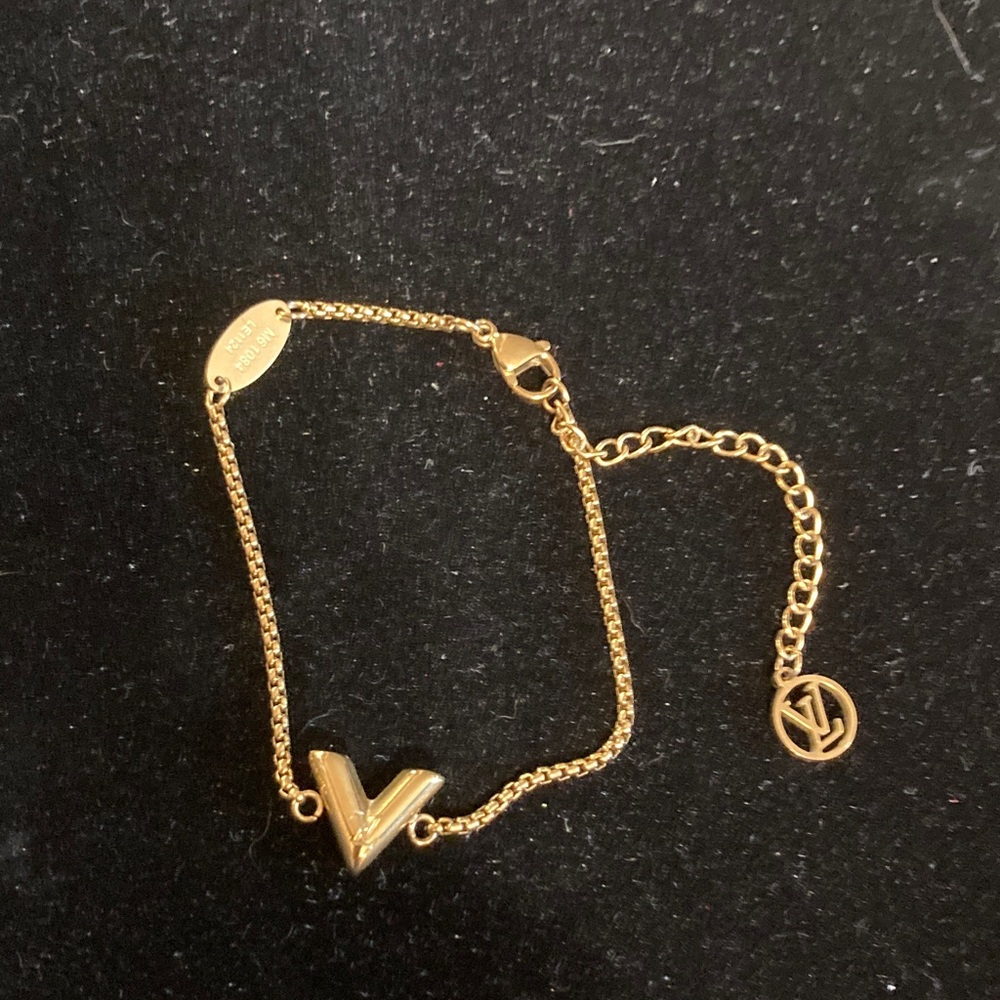 Louis Vuitton M61084 -LE1124 authentic gold tone bracelet with extension chain